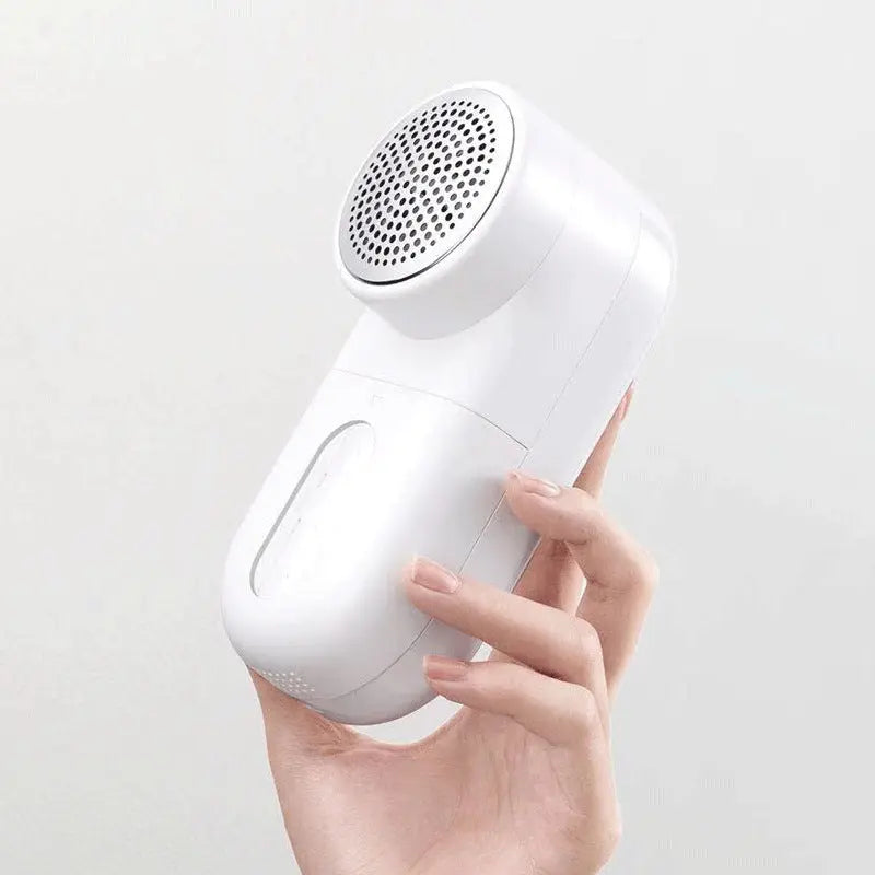 Rechargeable white fabric shaver with plastic case – portable lint and fuzz remover for sweaters and clothes
