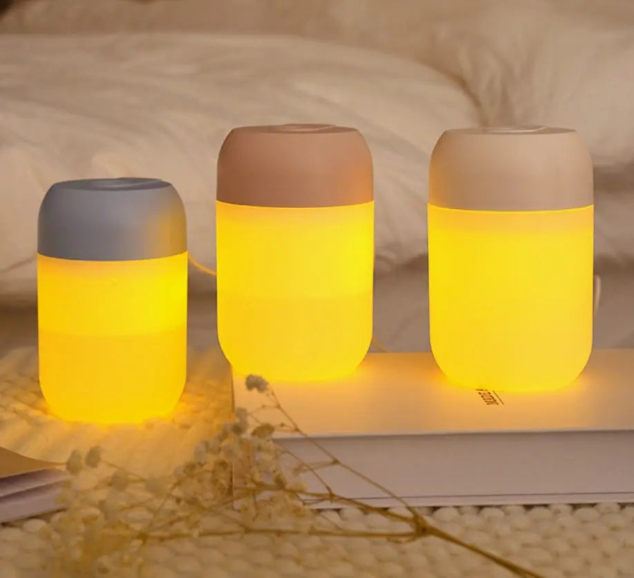 Mini USB humidifier in white with cylindrical design for air moisturizing